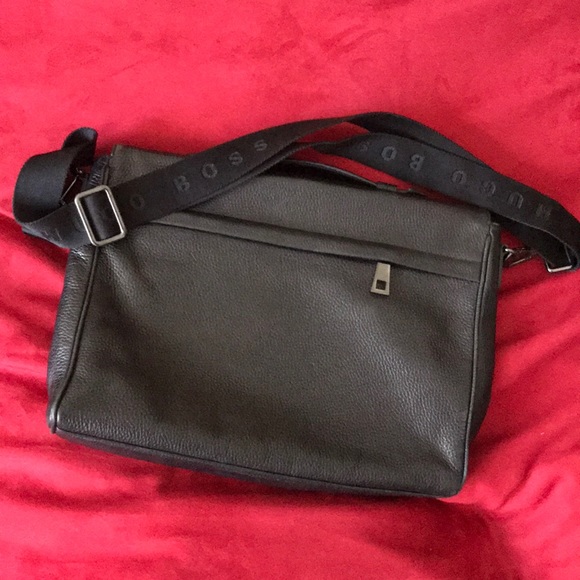 HUGO BOSS Leather Messenger Bag - Picture 5 of 8